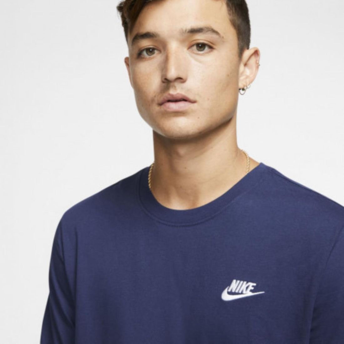 Nike Яркая мужская футболка Nike Sportswear Club