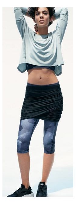 Peak Performance Брюки спортивные для женщин Peak Performance Printed Cropped Tights