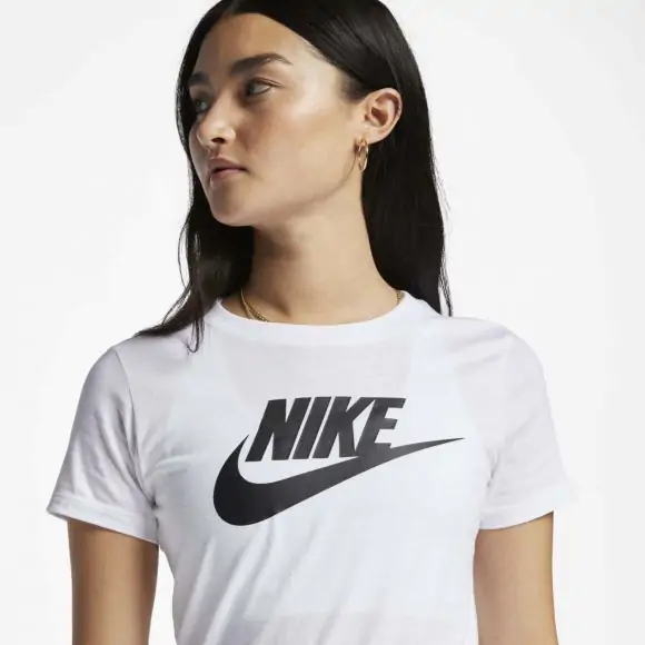 Nike Футболка спортивная Nike Sportswear Essential