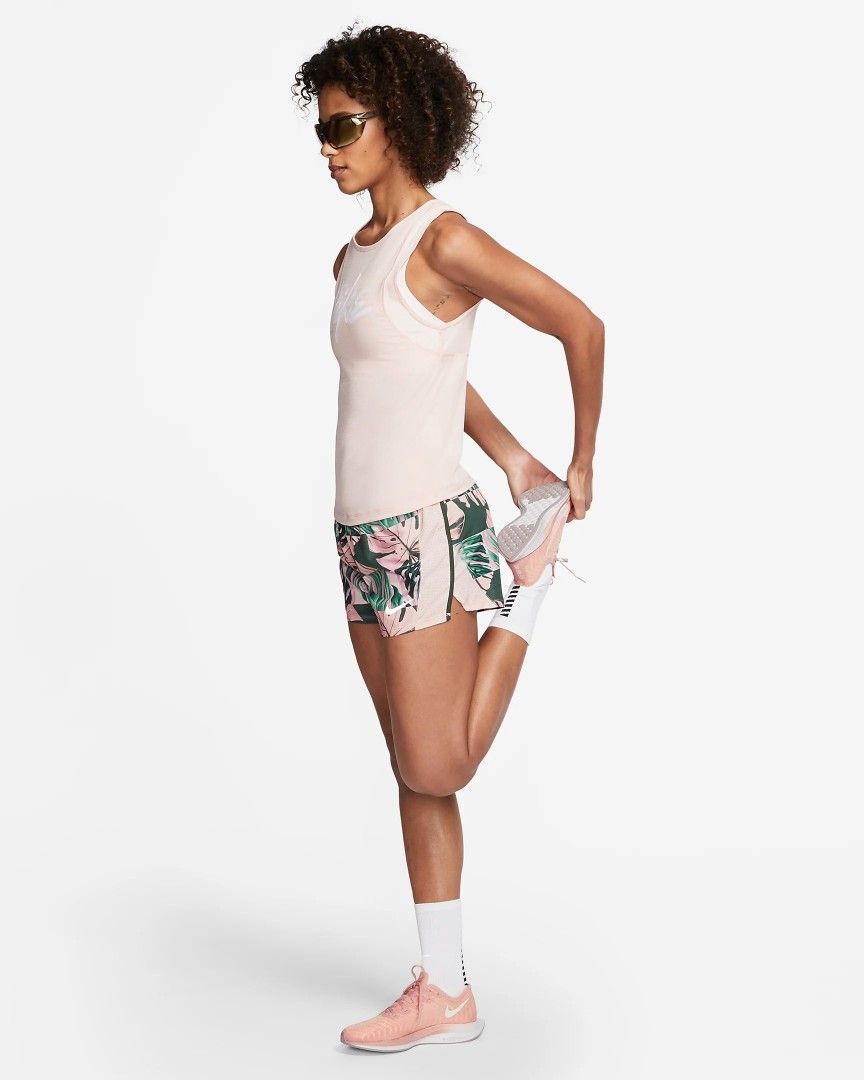 Nike Легкие женские шорты Nike W NK 10K SHORT RUNWAY PR